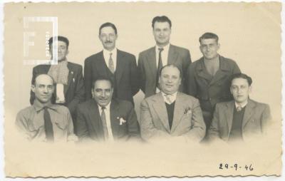 Grupo de funcionarios junto al Int. Manuel Cáceres