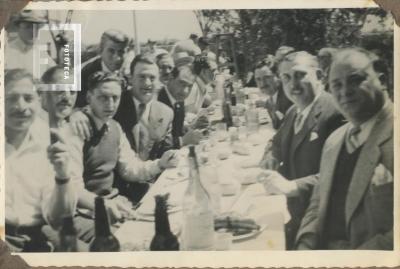 Almuerzo en el Bar de Manuel Prendes