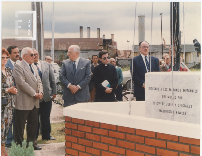 Acto de inauguración de la Plazoleta Marinos Mercantes