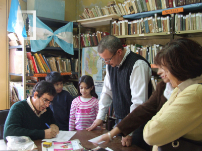 Donación de libros para la Biblioteca de la Sociedad de Fomento Los Barrios Unidos