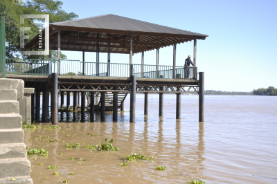 Muelle de embarcación en Costanera