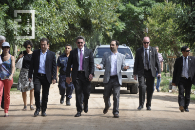 Visita del Embajador de Estados Unidos Noah Mamet al barrio La Josefa 