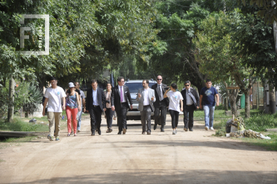 Visita del Embajador de Estados Unidos Noah Mamet al barrio La Josefa 