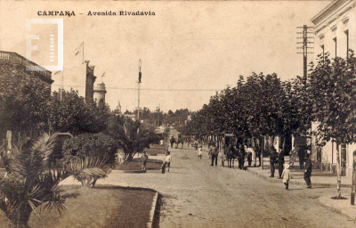 Vista de la Avenida Rivadavia adoquinada