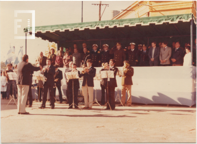 Banda Municipal celebrando el día de la bandera de 1980