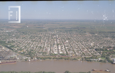 Vista aérea de la ciudad de Campana desde el sector de islas