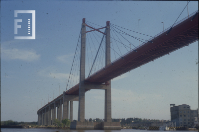 Vista desde el río Paraná del Puente Zárate Brazo Largo
