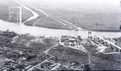 Vista aérea del puente Zárate Brazo Largo en construcción