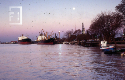 Atardecer en la costa del Río Paraná