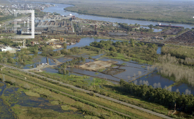 Vista aérea de Tenaris Siderca tras crecida del Río Paraná