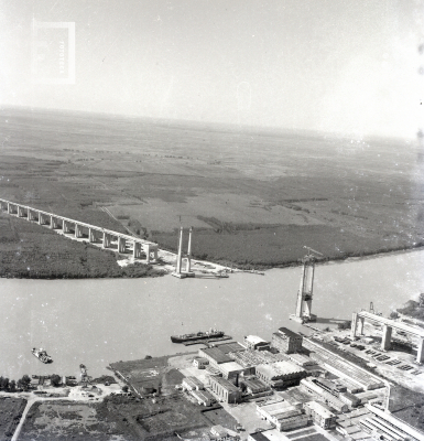 Vista aérea del puente Zárate Brazo Largo en construcción