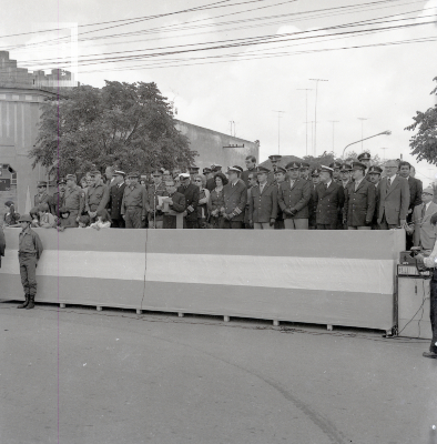 Desfile Cívico Militar en la Avda. Rivadavia - Palco oficial