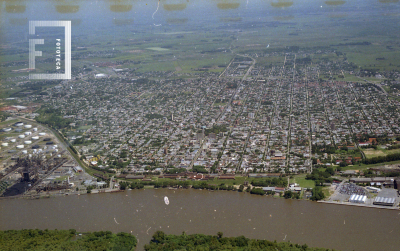 Vista aérea de la ciudad de Campana desde el sector islas