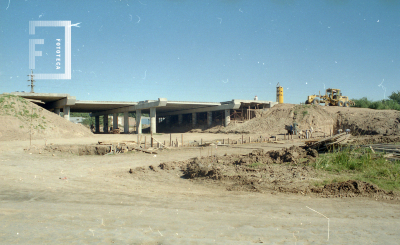 Construcción del puente de la rotonda de Tenaris Siderca hacia Ruta 6