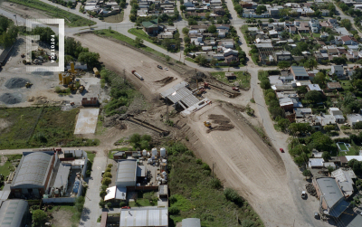 Vista de la construcción del puente de la rotonda de Tenaris Siderca hacia ruta 6
