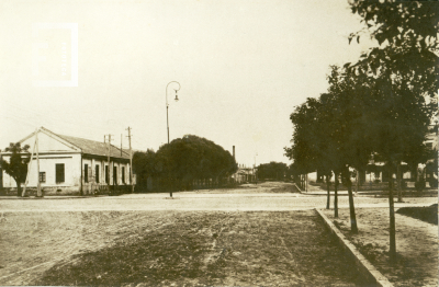 Calle Leandro N. Alem desde Rivadavia (hoy Rocca) al este