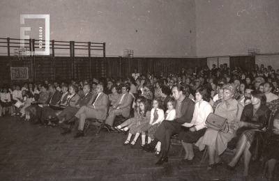 Presentación del coro juvenil en la Escuela Normal