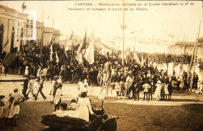 Festejos por el final de la Primera Guerra Mundial en la Avda. Real