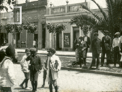 Niños jugando en la Calle Real