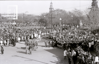 Desfile durante el acto del Día de la Bandera