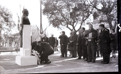 Ofrenda al busto de Luis Costa en el aniversario de la ciudad