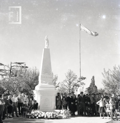 Pirámide de Mayo en la Plaza Eduardo Costa