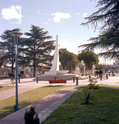 Monumento a los inmigrantes en la plaza Italia