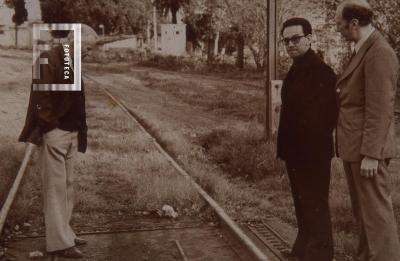 Arquitecto Gazzaneo, Alides Cruz y el ingeniero Di Stefano en las vías del tren