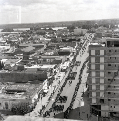 Desfile Cívico Militar en la Avda. Rivadavia