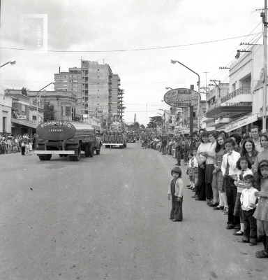 Desfile Cívico Militar en la Avda. Rivadavia