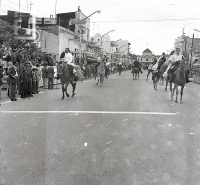 Desfile Cívico Militar en la Avda. Rivadavia