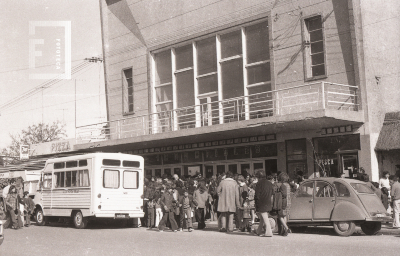 Salida del Cine Campana tras ver la película "Los irrompibles"