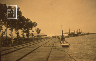 Viejo muelle del ferrocarril