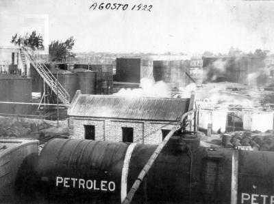 Tanques de almacenamiento de la destilería Compañía Itaca