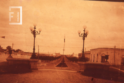 Vista de la Avenida Rivadavia desde la Plaza Eduardo Costa