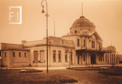 Frente de la estación del ferrocarril