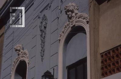 Cornisa sobre calle Belgrano