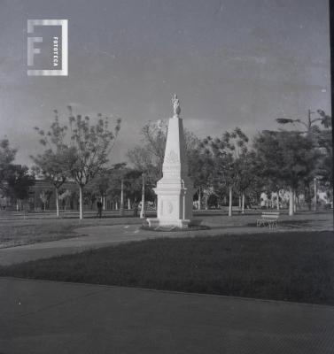 Pirámide de Mayo en la Plaza Eduardo Costa