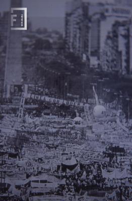 Movilización en Av. 9 de Julio en apoyo a Luder en 1983