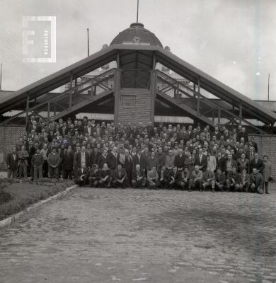 Trabajadores del F.F.C.C. en la nueva estación 