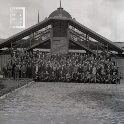 Trabajadores del F.F.C.C. en la nueva estación 