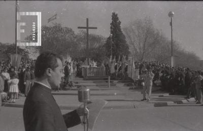 Desfile durante el acto del Día de la Bandera