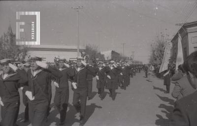 Desfile durante el acto del Día de la Bandera