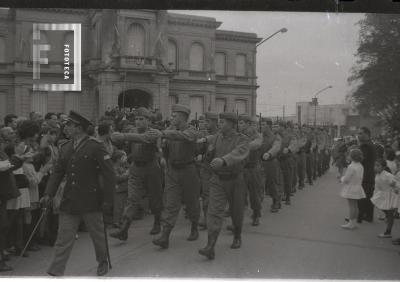Desfile durante acto por al Aniversario de la Muerte del Gral. San Martín