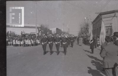 Desfile durante el acto del Día de la Bandera