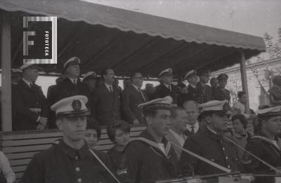 Palco oficial durante el acto del Día de la Bandera