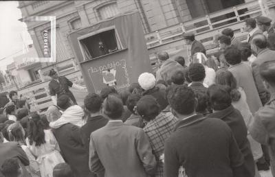 Teatro de títeres en la explanada del Palacio Municipal