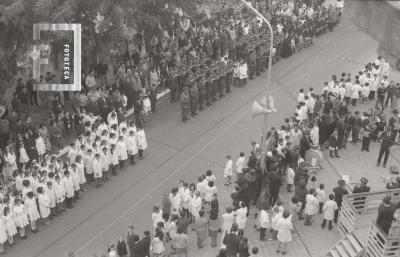 Vista aérea del público asistente al acto del 25 de mayo