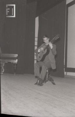 Presentación de músico en el Teatro Pedro Barbero