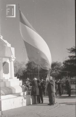 Izamiento en el Día de la Bandera